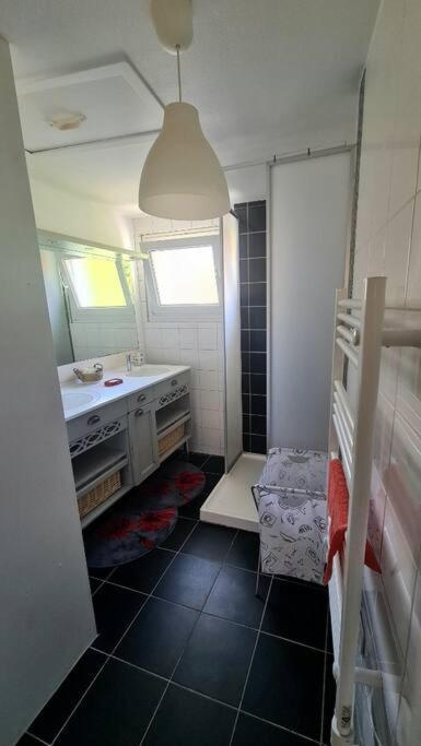 Appartement Centre Ville Terrasse Jardin Garage Chez Priscilla Aurillac Exterior foto
